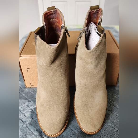 NWOT Rockport Leather Suede Kacey Booties. Women's Size 9. - Picture 2 of 10